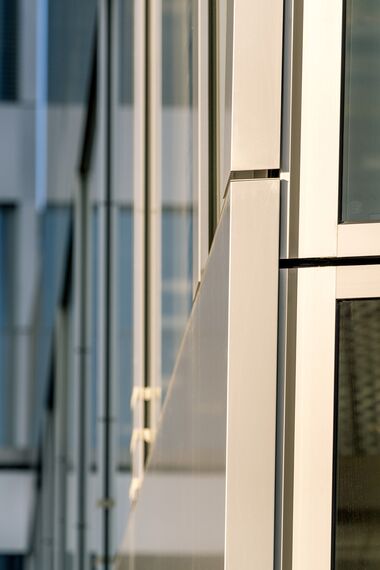 thermfix vario Facciate, fuego light Porte, unico Porte and presto 50 Porte - The Circle, Zurich located in Zürich, Svizzera