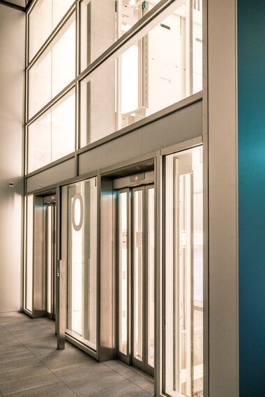 thermfix vario Facciate, fuego light Porte, unico Porte and presto 50 Porte - The Circle, Zurich located in Zürich, Svizzera