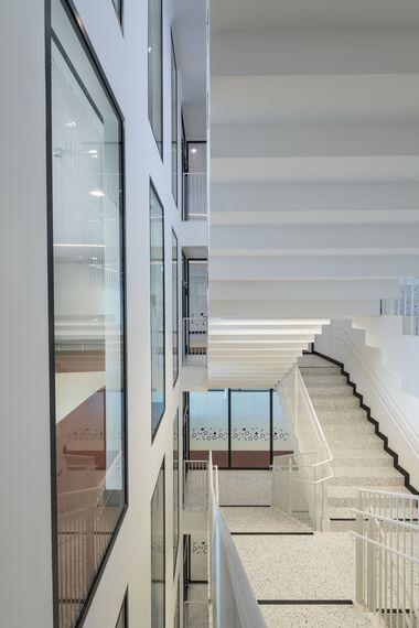 thermfix vario Facciate, fuego light Finestre, presto 50 Porte and unico Porte - Olly-Schwarz-Schule in Vienna located in Wien, Austria