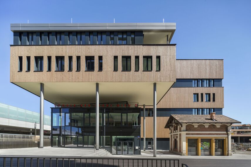 thermfix vario Facciate, fuego light Finestre, presto 50 Porte and unico Porte - Olly-Schwarz-Schule in Vienna located in Wien, Austria