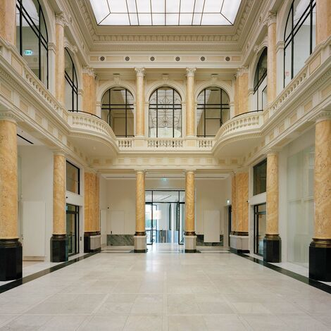 unico Finestre, fuego light Porte and presto 50 Porte - Jungfernstieg, Hamburg located in Hamburg, Germania