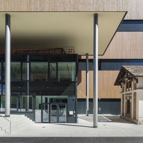thermfix vario Facciate, fuego light Finestre, presto 50 Porte and unico Porte - Olly-Schwarz-Schule in Vienna located in Wien, Austria