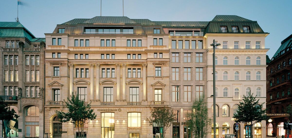 unico Finestre, fuego light Porte and presto 50 Porte - Jungfernstieg, Hamburg located in Hamburg, Germania