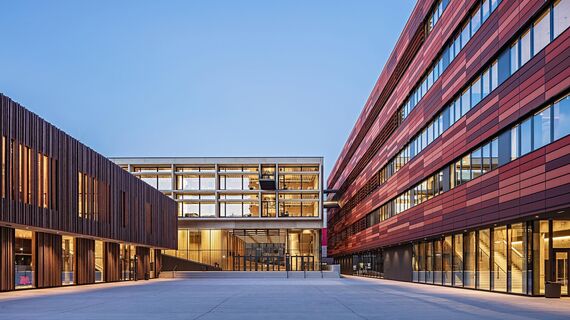 presto 50 Finestre and fuego light Porte - Medical faculty, Linz located in Linz, Austria